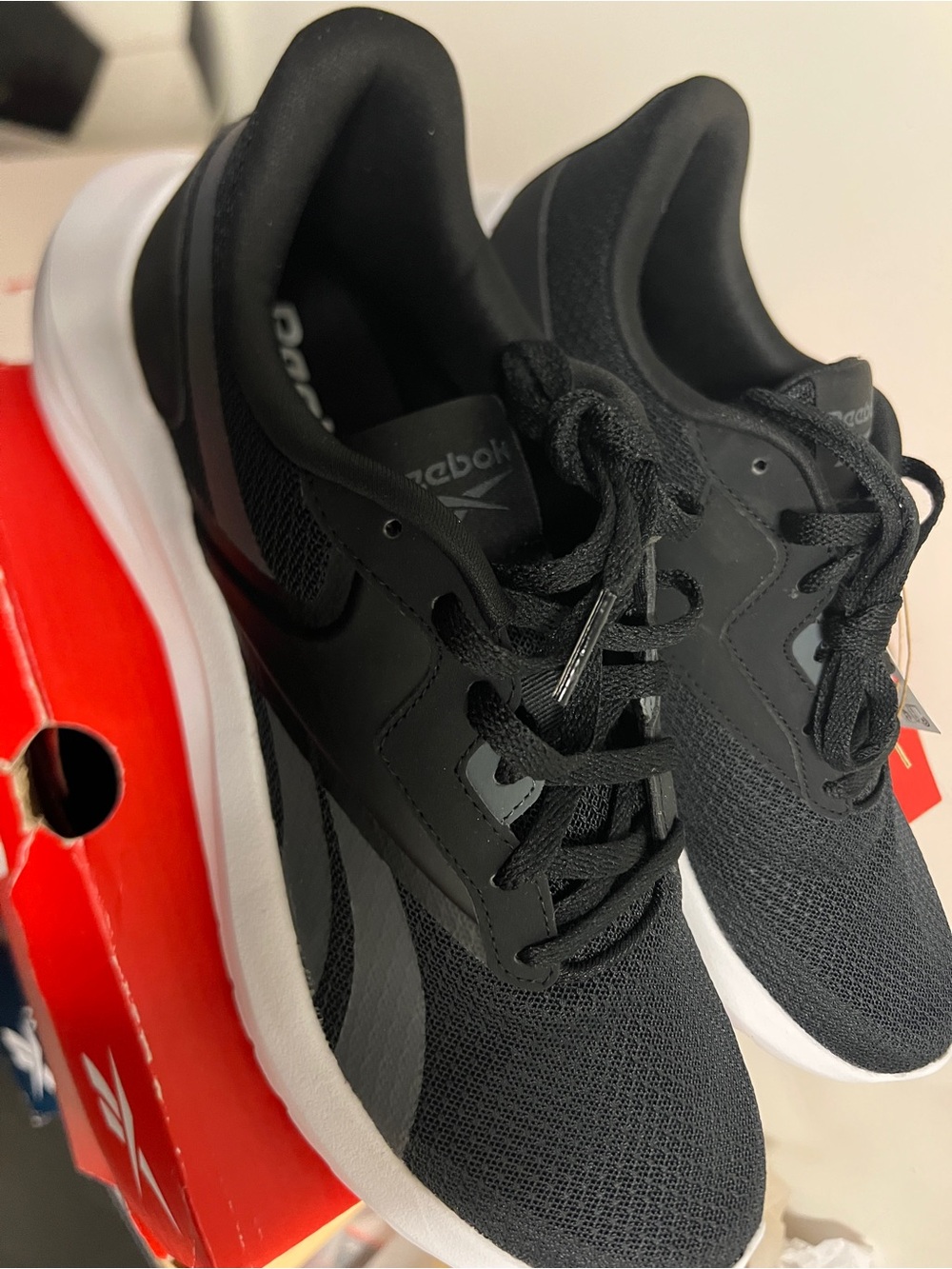 Size 8 Women's Reebok Black and Gray Energen Lux Running Shoes - Picture 5 of 8